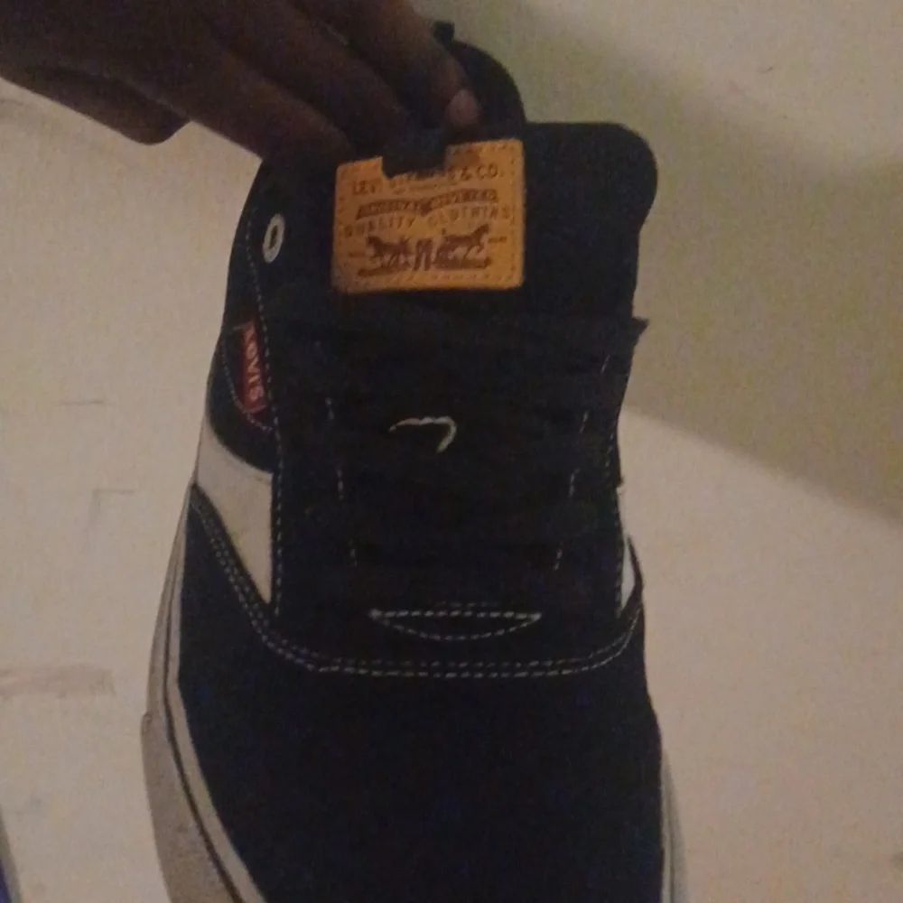 Levis - Picture 2 of 3